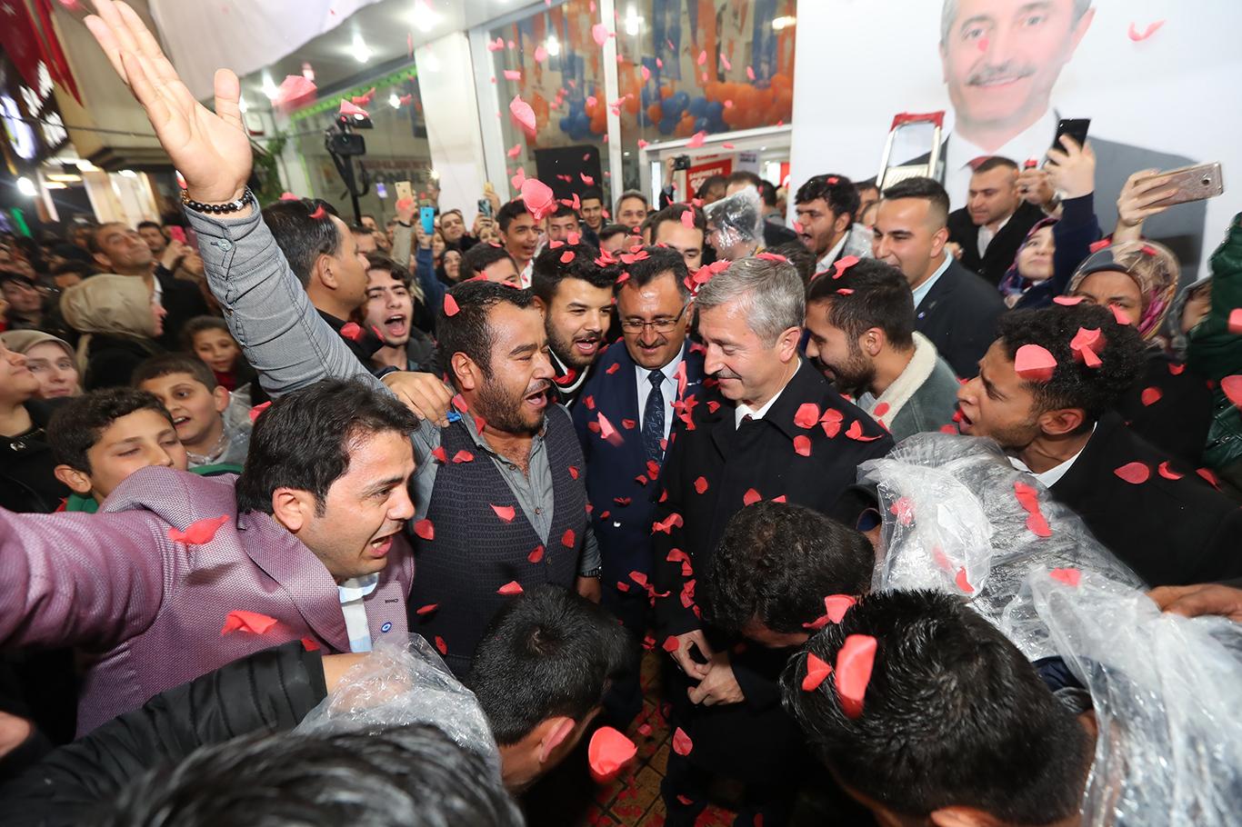 "Milletin desteğiyle rekora imza attık" "Milletin desteğiyle rekora imza attık"